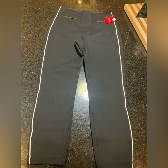 Spanx Ankle Piped Skinny Perfect Pant | Medium, Petite | Spanx Perfect Pant - Picture 10 of 10